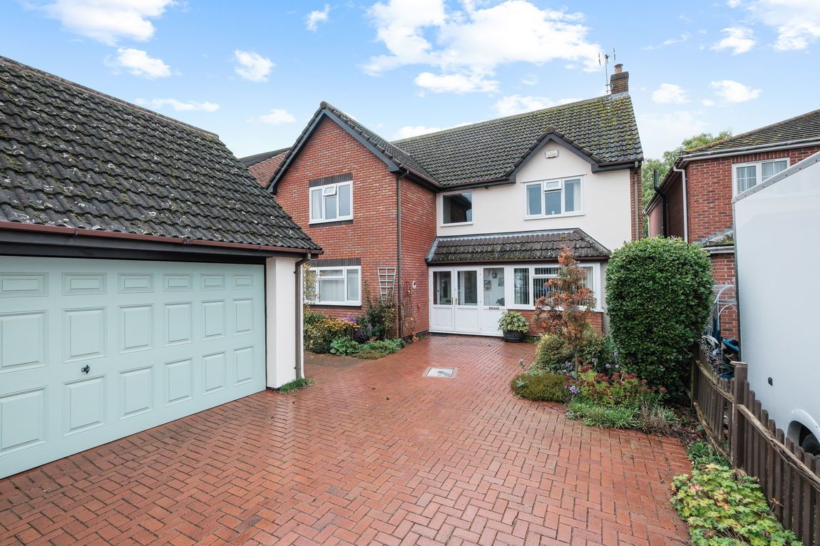 Holt Gardens, Studley, B80 7NU