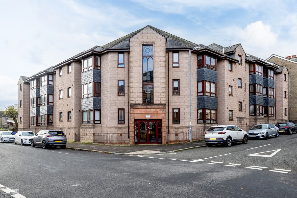 Greenbank Gardens, Greenock, PA16 8LE