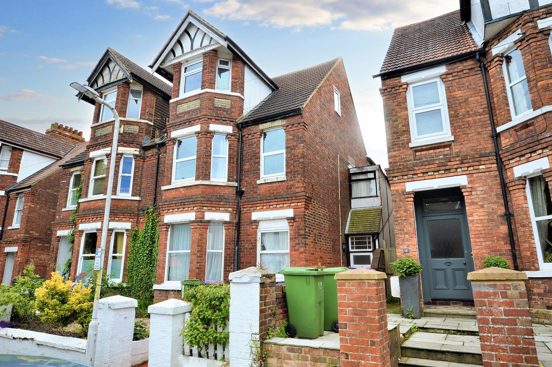 Second Floor Flat, 17 St. Johns Church Road, Folkestone, Folkestone, CT19 5BQ