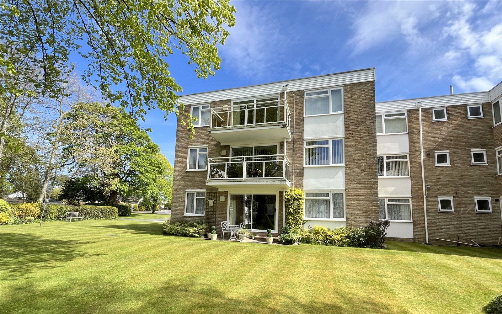 Earlsdon Way, Highcliffe, Christchurch, Dorset, BH23 5TB