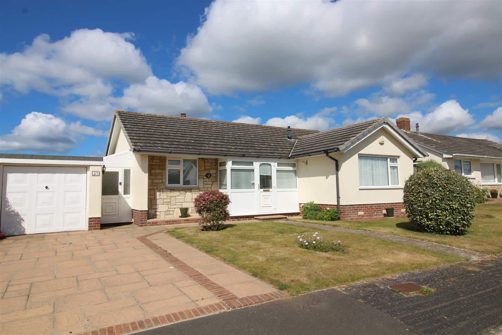 Three Acre Drive, Barton On Sea, Hampshire, BH25 7LG