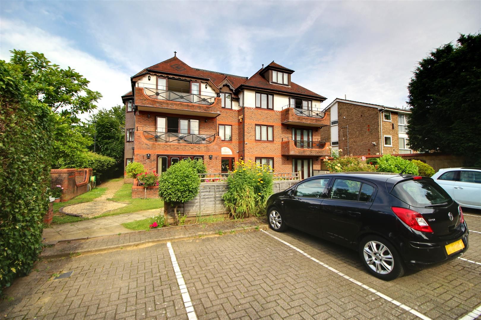 Kings Chase View, The Ridgeway, Enfield, EN2 8LG