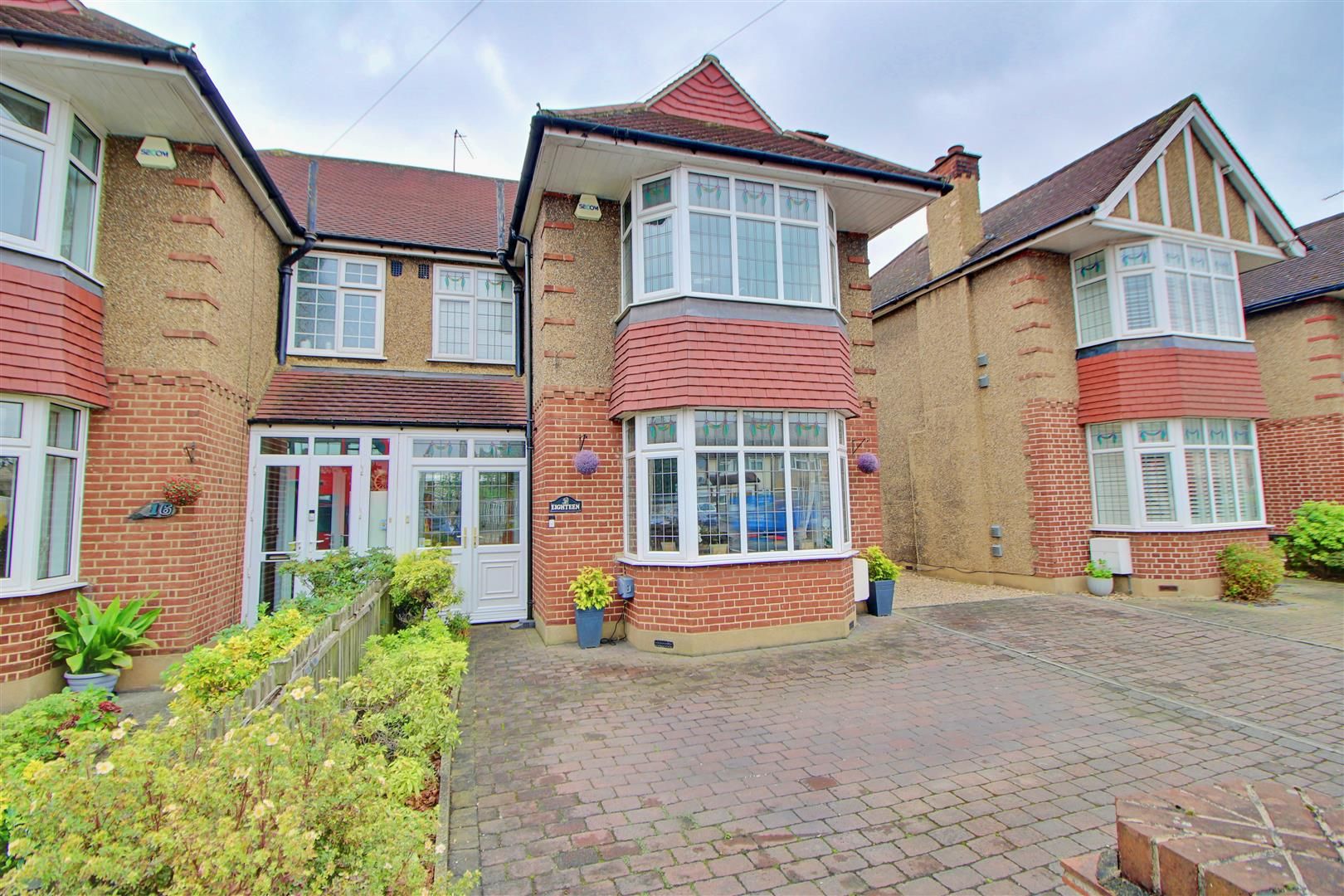 Bullsmoor Lane, Enfield, EN3 6TN