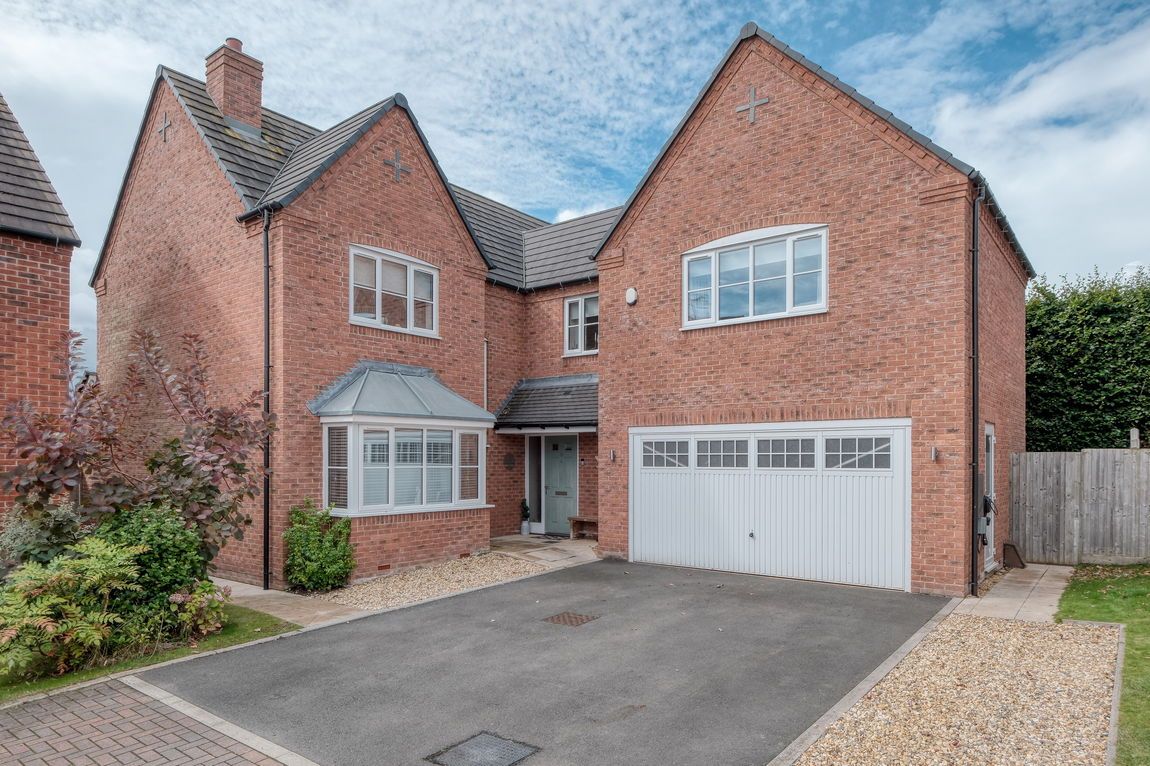 Meadow View Close, Stoke Pound, Bromsgrove, B60 3AS