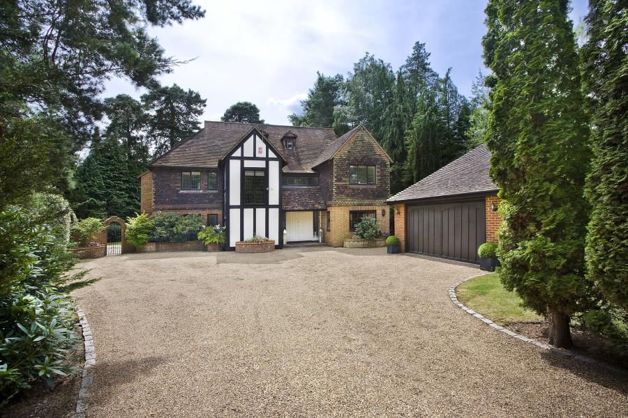 Virginia Avenue, Virginia Water, Surrey, GU25 4RY