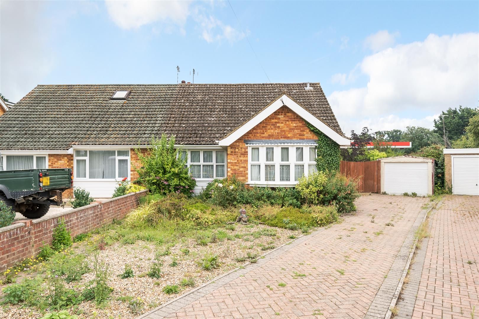 Iden Crescent, Staplehurst, Tonbridge, Kent, TN12 0NU