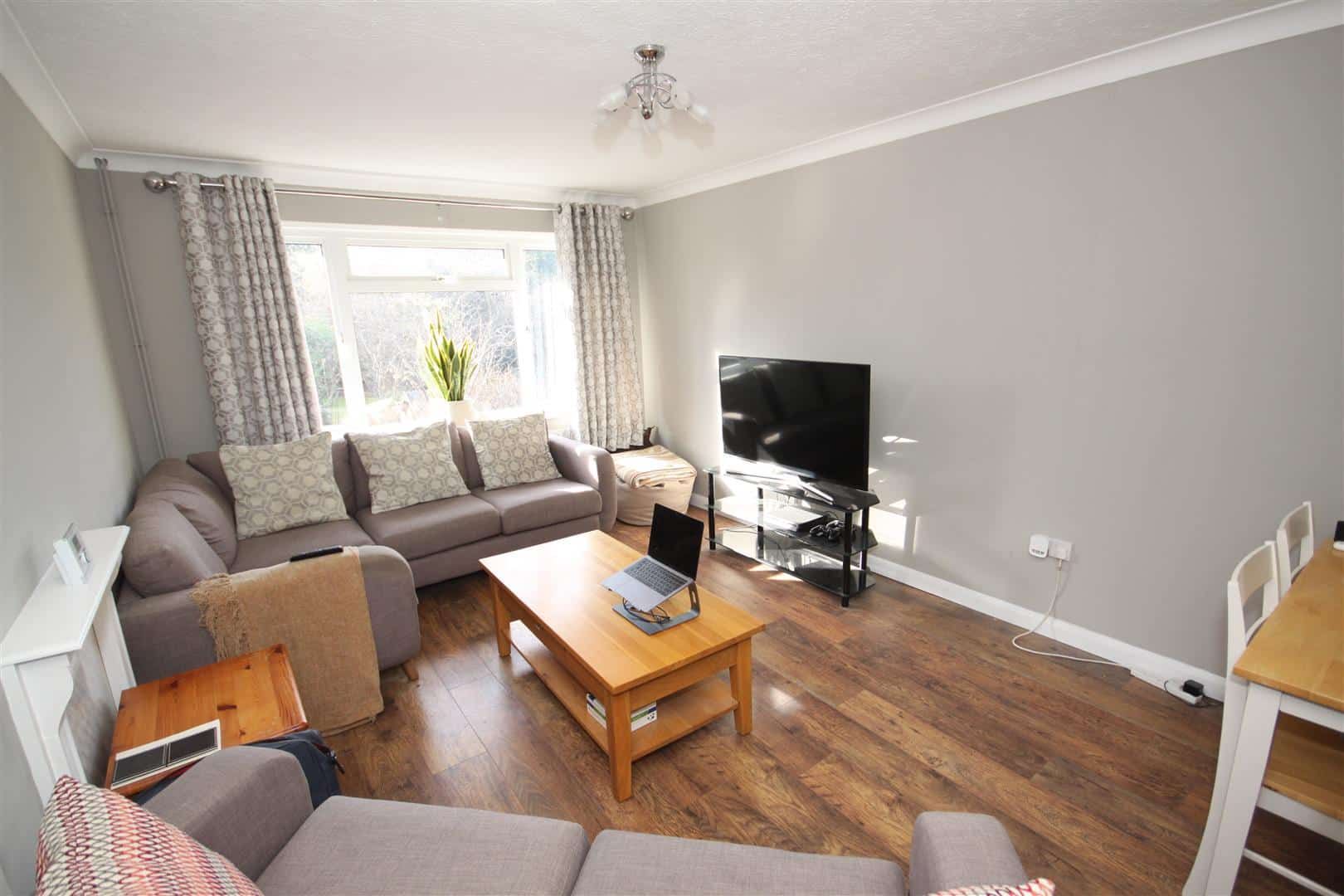 2 bed flat for sale in Southborough Lane, Bromley Edmund Estate Agents