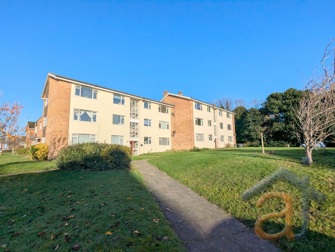 First Floor Apartment, Warren Court, Birkdale, Southport, Merseyside, PR8