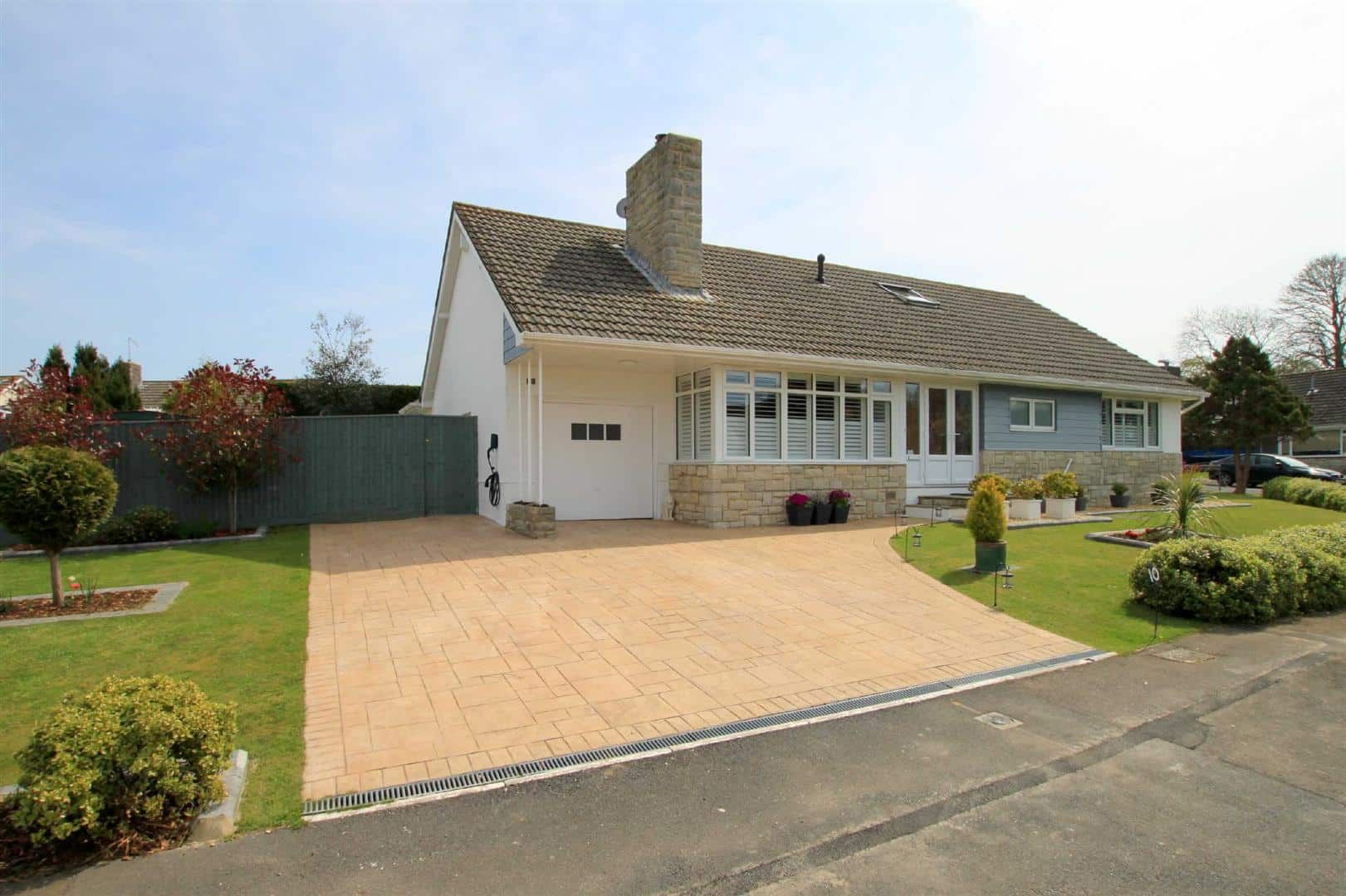 Earlsdon Way, Highcliffe, Christchurch, Dorset, BH23 5AU