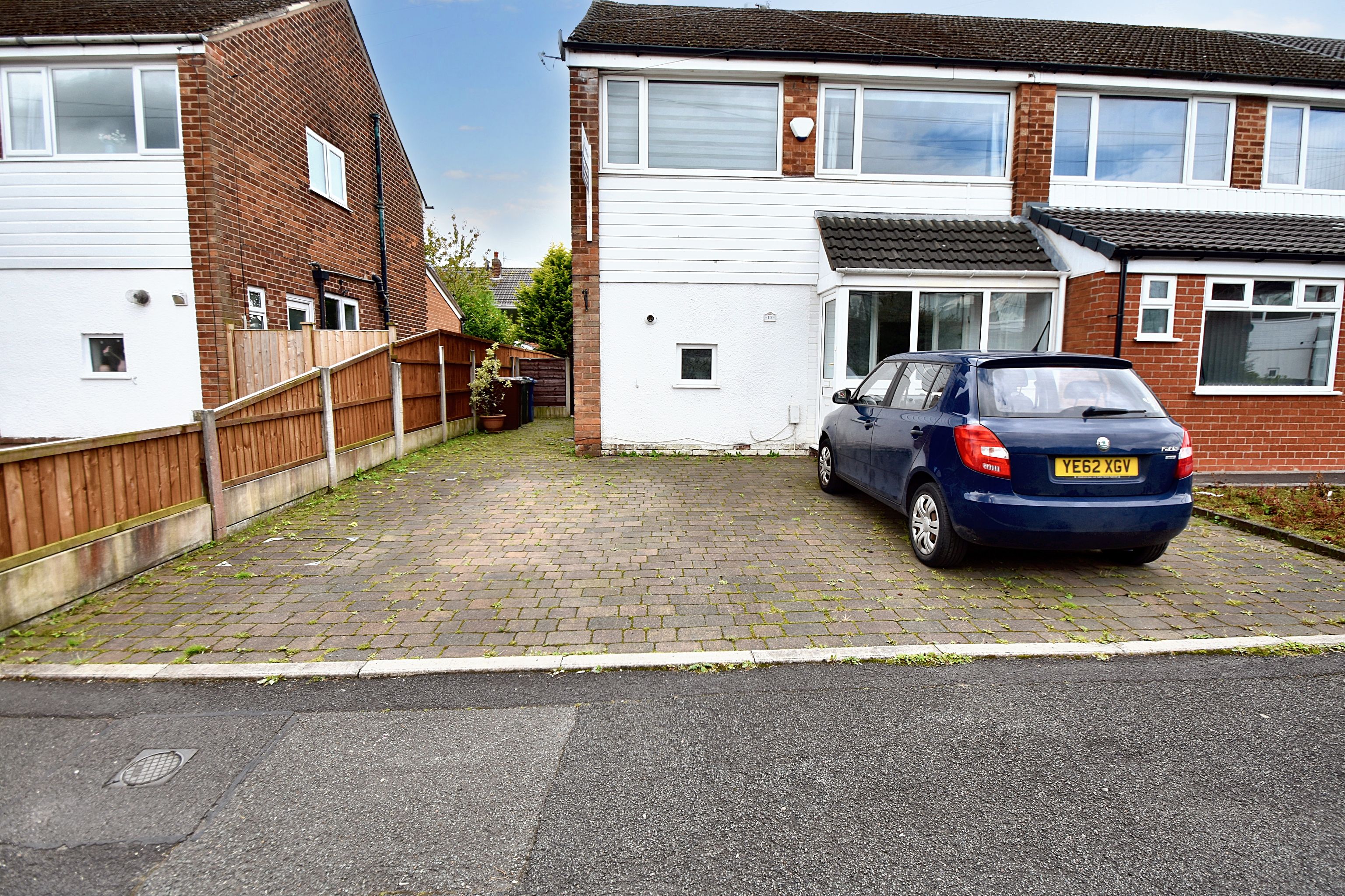 Lindrick Avenue, Whitefield, M45