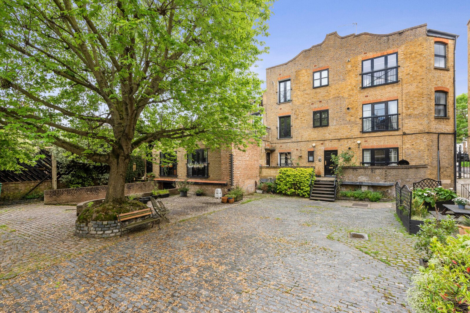 Canonbury Mews, Petherton Road, London, N5 2RT