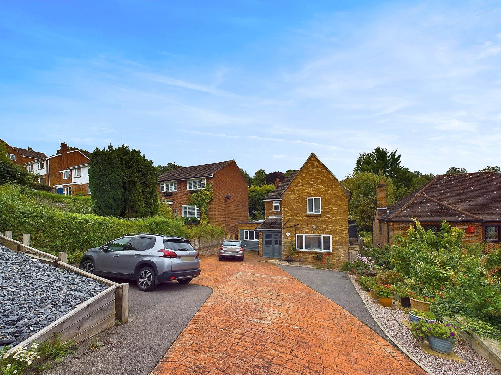 Hamilton Road, High Wycombe &#8211; A MUST SEE! MODERN LIVING!