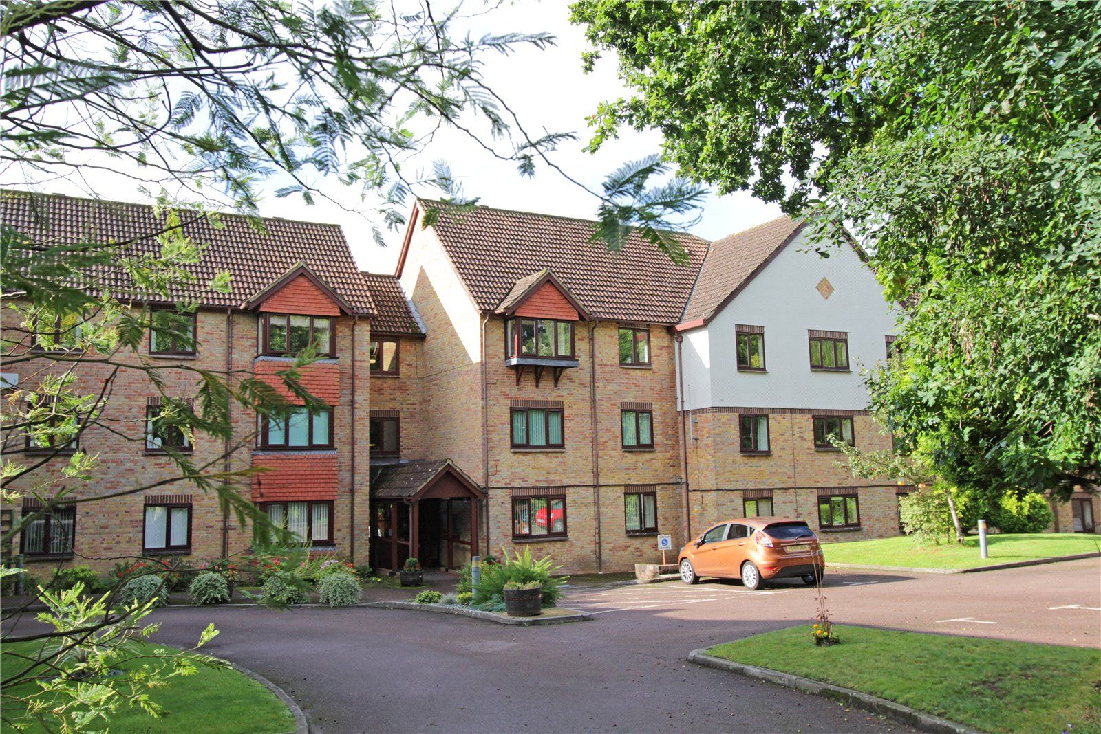 Lakeside Pines, Barrs Avenue, New Milton, Hampshire, BH25 5GQ