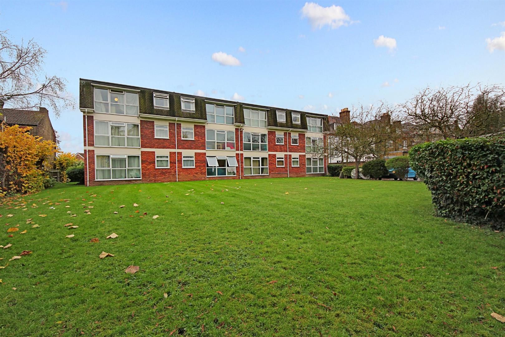 Courtfield Gardens, W13