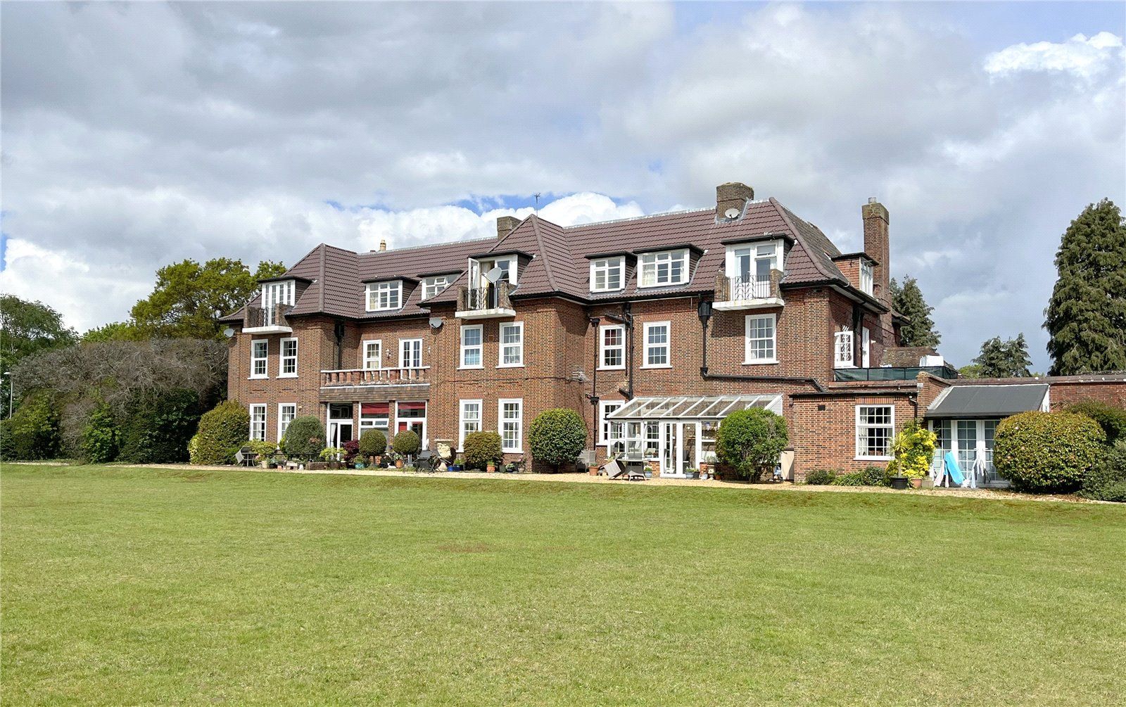 Saulfland House, Saulfland Drive, Highcliffe, Christchurch, Dorset, BH23 4QW