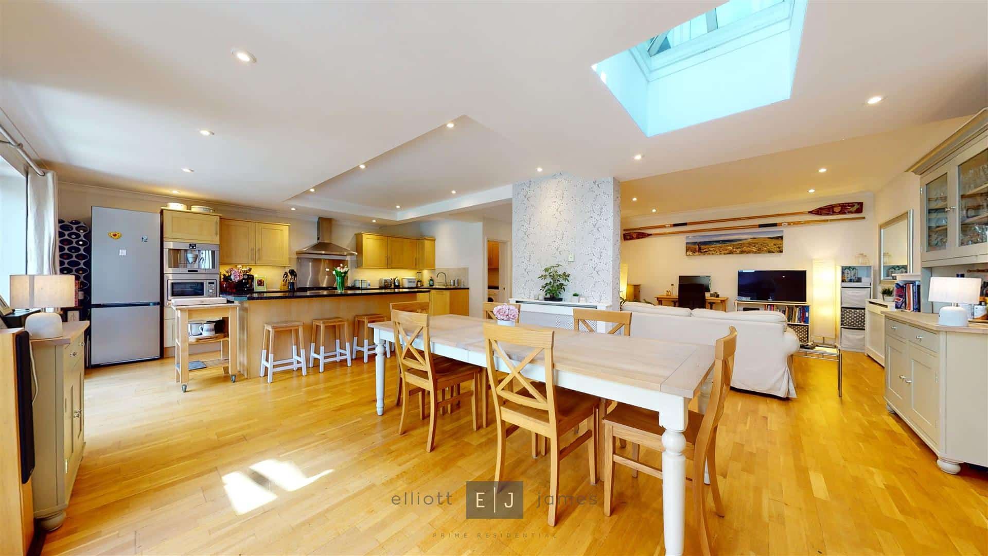 4 bed semidetached house for sale in Woodberry Way, Chingford