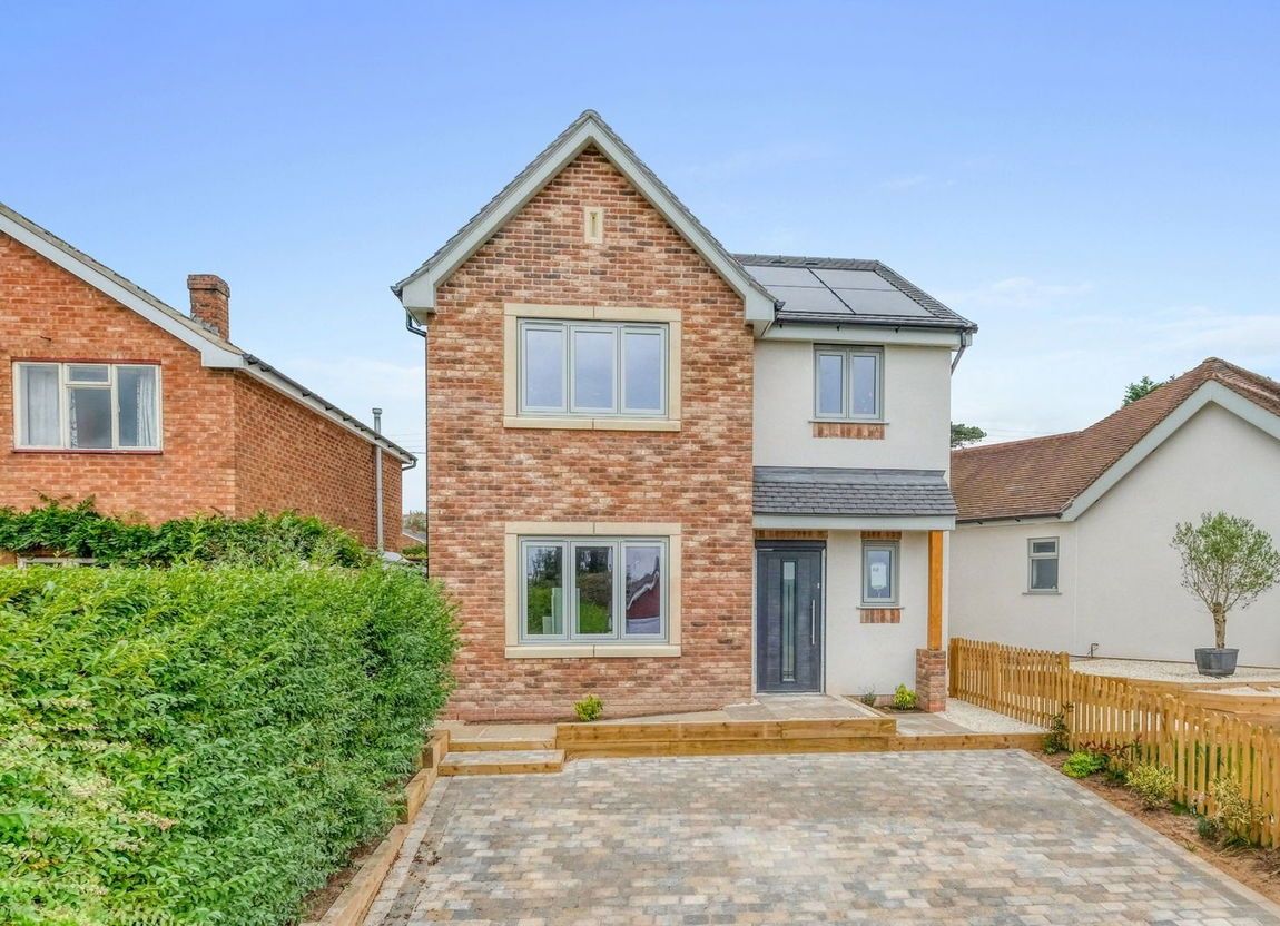 Yew Tree Lane, Fairfield, Bromsgrove, B61 9LT