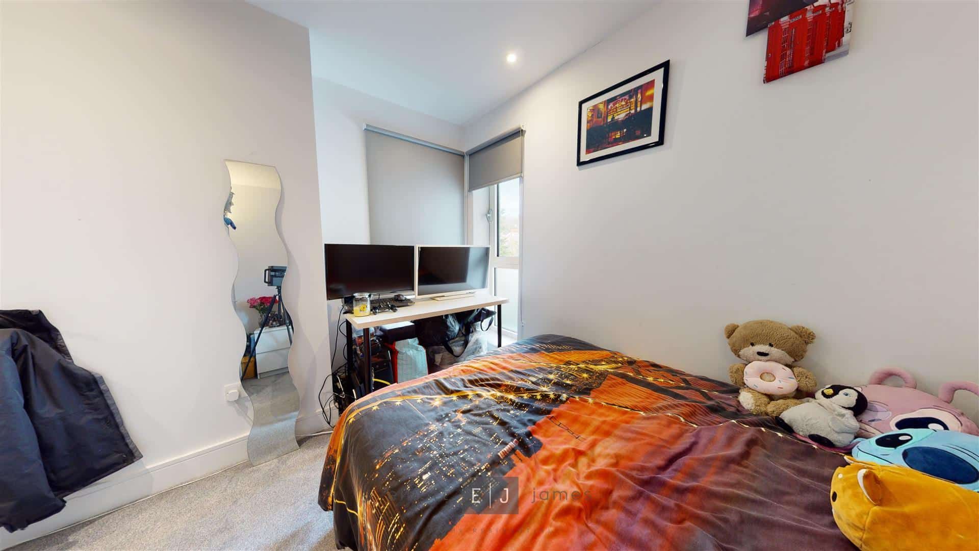 2 bed flat to rent in High Road, Loughton Elliott James Prime