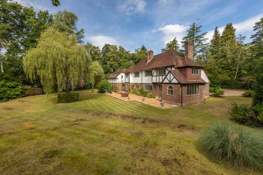 Lake Road, Wentworth Estate, Surrey, GU25 4QW